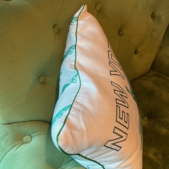 🗽Throw Pillow • New York ‘TheEmpireState’ Lady Liberty • NWT • Reversible • NWT - Picture 3 of 10